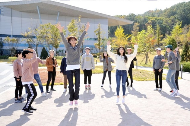 Heboh Nge-Dance Bareng Joy di 'RM', Kocaknya Lee Kwang Soo Sampai Injak HP