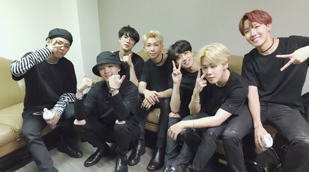 Kompak Tampil Chic, BTS Super Kece di Bandara Menuju Amerika