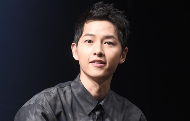 Sekarang Ganteng, Begini Gemesnya Joong Ki Jadi Model Majalah Kampus