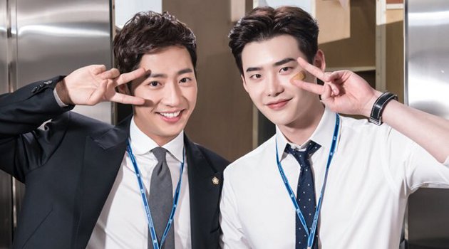 Bakal Diadili, Lee Sang Yeob Hadapi Lee Jong Suk di 'While You Were Sleeping'