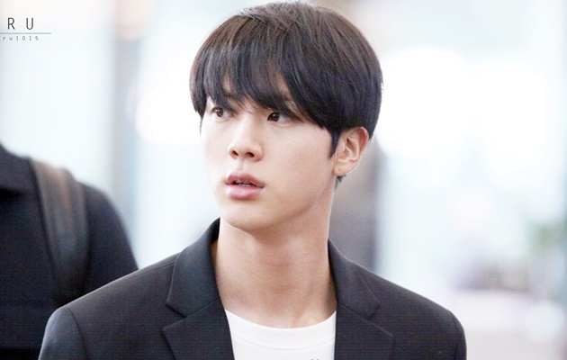 Usai Billboard, Jin BTS Kembali Bikin Netter Sedunia Heboh Lewat Penampilan di AMA 2017