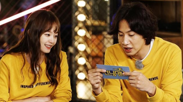 Kocaknya Lee Kwang Soo-Jeon So Min 'Dikencingi' Buaya di 'Running Man'