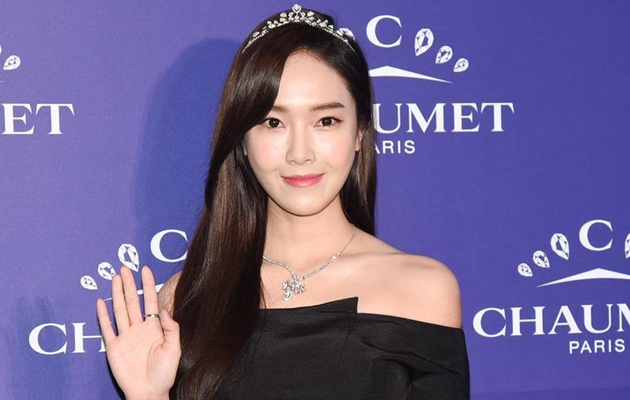 Umbar Pundak Mulus dan Pakai Tiara, Jessica Bak Princess di Acara Perhiasan Ini
