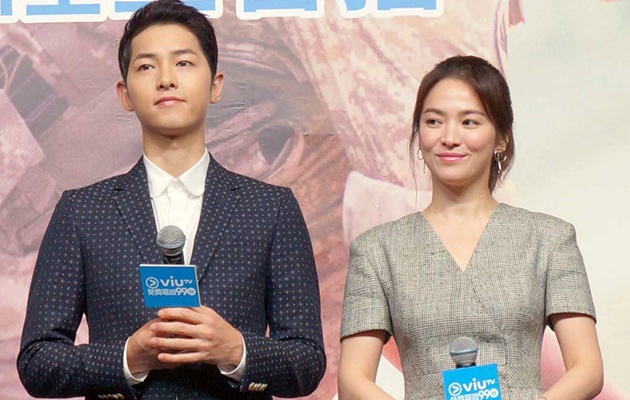 Tak Hanya Joong Ki, Hye Kyo Juga Pamer Cincin Nikah di Foto Ini?