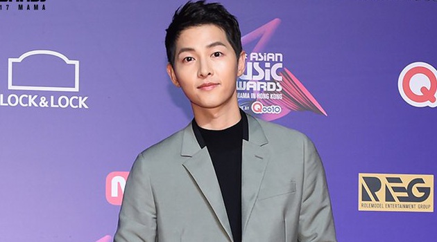 Ganteng di Red Carpet MAMA, Song Joong Ki Ungkap Nikmati Jadi Pengantin Baru