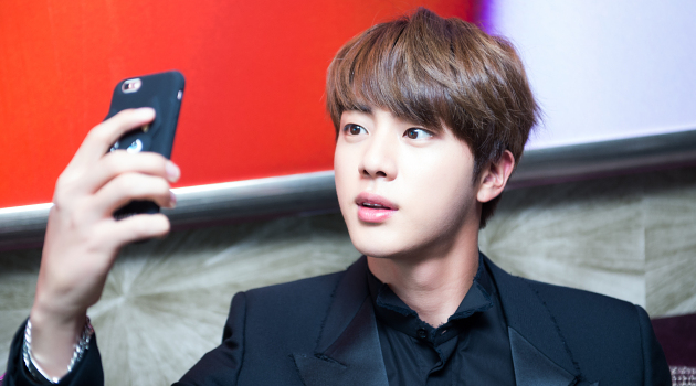 Ultah ke-25, Jin BTS Sapa Fans di V Live Hingga Dapat 