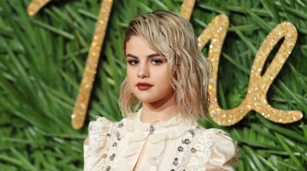 Selena Gomez Private Akun Instagram Usai Unggah Postingan Misterius