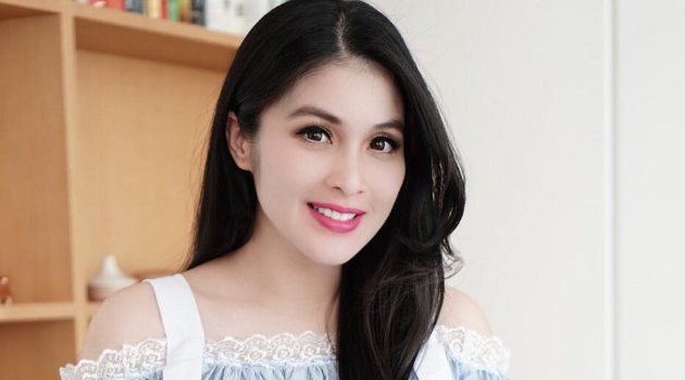 Jenguk Titi Kamal, Penampilan Sandra Dewi Bingungkan Netter Gara-Gara Ini