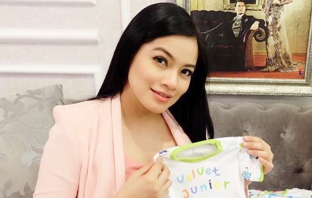 Titi Kamal Tunjukkan Wajah Anak Keduanya, Netter: Ganteng Banget