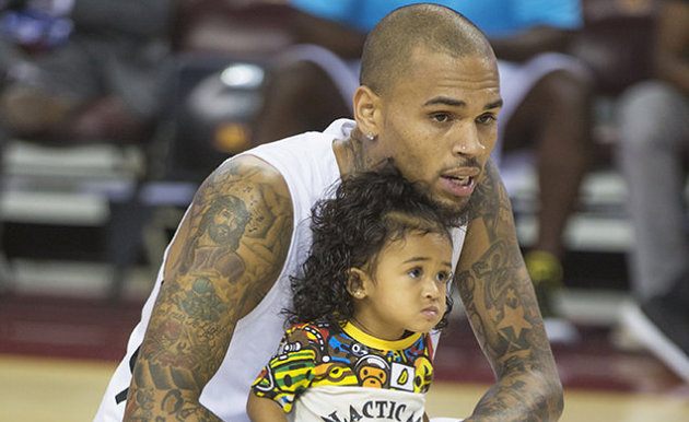 Hadiahkan Bayi Monyet untuk Putri Kecilnya, Chris Brown Dikecam Netter