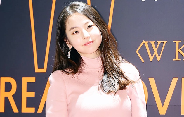 Seksi Pakai Lipstik Merah Ngejreng, Sohee Dikritik Habis-Habisan