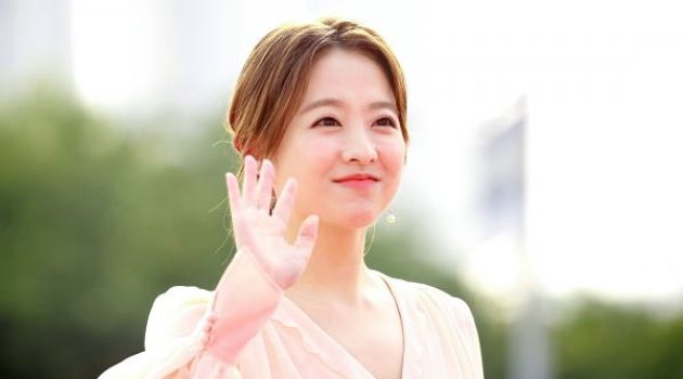 Gelar Siaran V Live, Park Bo Young Hibur dan Tenangkan Fans Seperti Ini