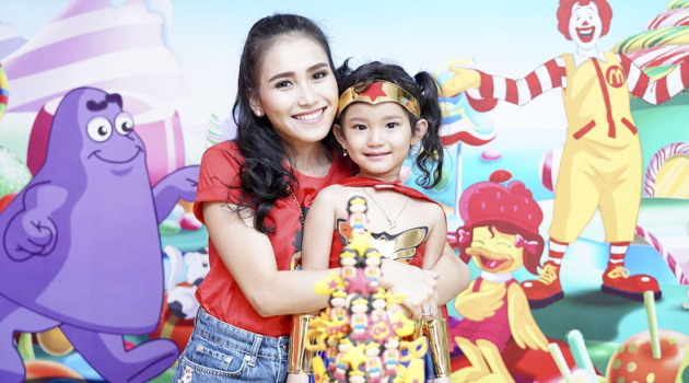 Bertema Wonder Woman, Ayu Ting Ting Gelar Pesta Ultah