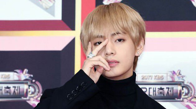 Rayakan Ultah V BTS, Fans Beri Ucapan di Papan Reklame 