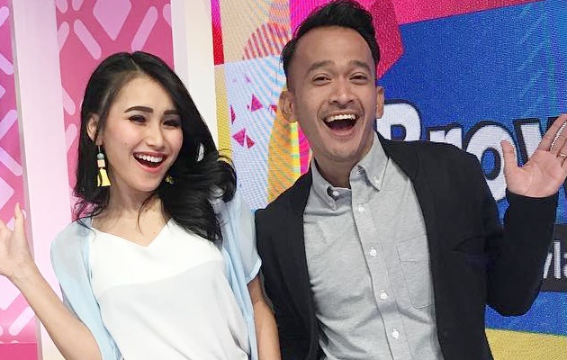 Ayu Ting Ting dan Zaskia Jenguk Ruben-Sarwendah di Rumah Sakit