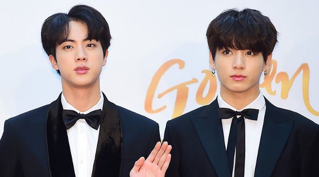 'Rebut' Mic Jungkook Saat Perform 'DNA' di GDA 2018, Jin Bikin Ngakak