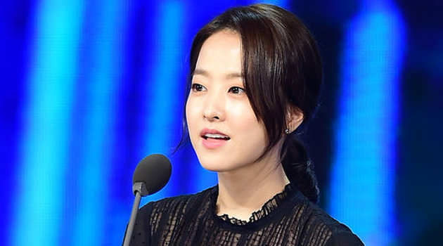 Didapuk Jadi Duta Bea dan Cukai Korsel, Imutnya Park Bo Young Pakai Seragam Ini