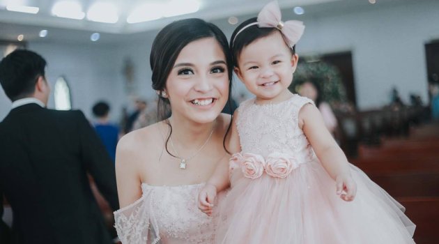 Bikin Takjub, Begini Gaya Lucu Putri Chelsea Olivia Belajar Masak di Usia Setahun