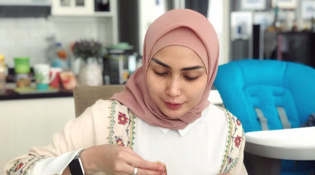 Gaya Hijab Stylish Fenita Arie