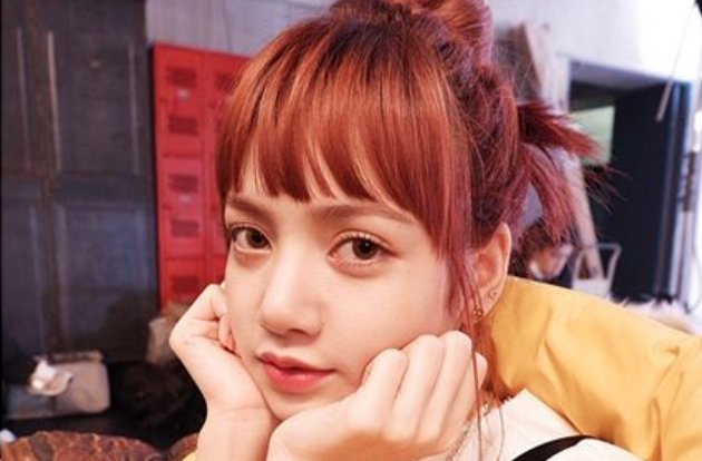 Pulang ke Thailand, Lisa Diberi Kejutan di 'Black Pink House'