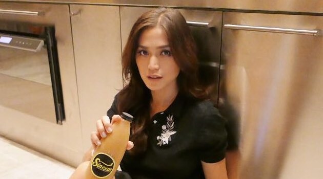 Alami Kecelakaan Mobil Jessica Iskandar Terlalu Kelelahan Alami Kecelakaan Mobil Jessica Iskandar Terlalu Kelelahan