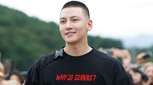 Muncul di Video Ini Bareng Tentara Lainnya, Gantengnya Ji Chang Wook Bikin Meleleh