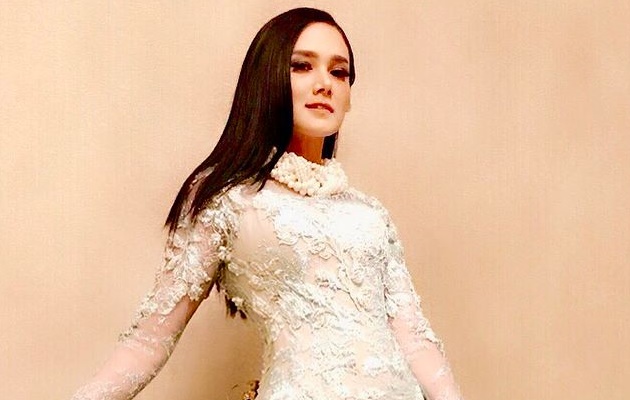 Gendong Anak Bak Tukang Jamu, Mulan Jameela Dipuji Sederhana