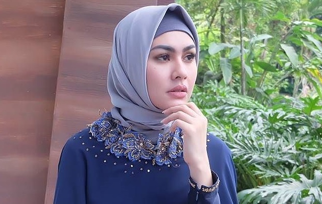 Blak-blakan tentang Alasan Berhijab, Kartika Putri Mimpi Disalati
