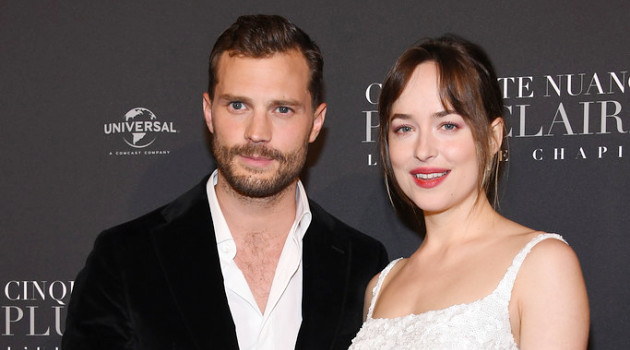Bukan Arahan Sutradara, Dakota Johnson Ajari Jamie Dornan Cara Lepas Pakaian Dalam
