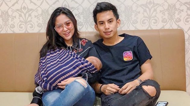 Unggah Foto 'Kue' Uang dari Suami, Rachel Vennya Tegaskan Bukan Cewek Matre