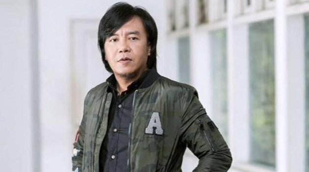 Hadir di Konser Reuni Dewa 19, Ari Lasso Diteriaki 'Ahjussi' oleh Para Fans