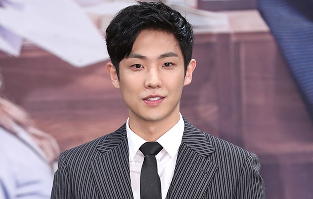 Bantah Isu Bunuh Diri, Agensi Ungkap Kondisi Kesehatan Lee Joon