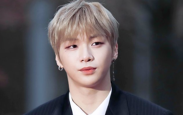 Kang Daniel Kepergok Jalan-Jalan Bareng Wanita 'Misterius 