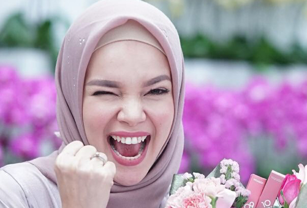 Hijrah, Dewi Sandra Terinspirasi Sosok Artis Ini