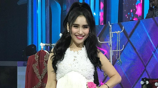Belum Sehari Kue Sudah Berjamur, Fans Ayu Ting Ting: Ini Fitnah