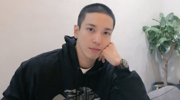 Seminggu Jalani Wamil, Jung Yong Hwa Ganteng di Foto Kenakan Seragam Militer