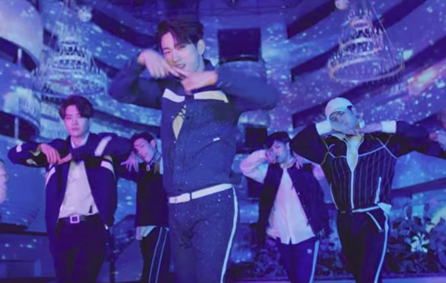 Bergaya Trendi, GOT7 Ajak Jujur Soal Perasaan di MV 'Look'