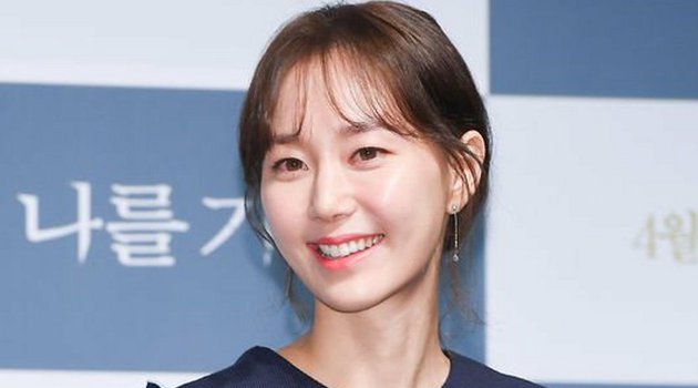 Tampil Perdana Usai Kematian Kim Joo Hyuk, Lee Yoo Young Mengaku Masih Rindu