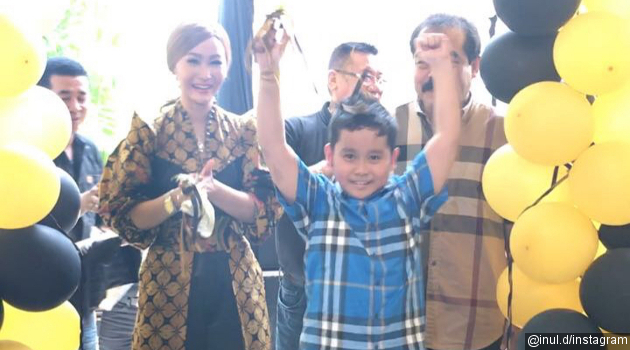 Pamer Foto Kebersamaan, Koleksi Mainan Anak Inul Daratista Bikin Salfok