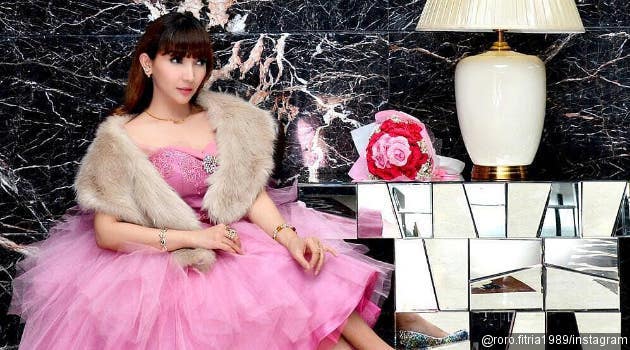 Roro Fitria Alami Depresi Berat Gara-Gara 8 Pengacara Mundur dan Ditinggal Ibunda?