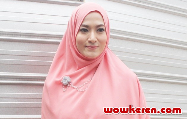 Lyra Virna Jadi Tersangka Pencemaran Nama Baik Agen Haji Lyra Virna Jadi Tersangka Pencemaran Nama Baik Agen Haji