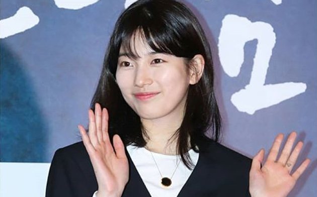 Cantik dengan Rambut Pendek dan Makeup Tipis Penata Gaya Cantik dengan Rambut Pendek dan Makeup Tipis Penata Gaya