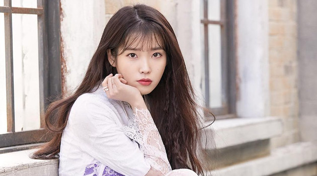 Sambut Musim Semi IU  Imut dan Cantik di Pemotretan Terbaru