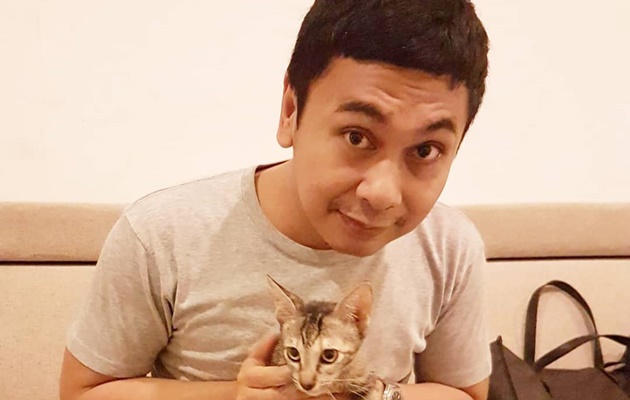 Keren Pakai Kacamata Hitam Raditya Dika Merasa Jadi Ian 