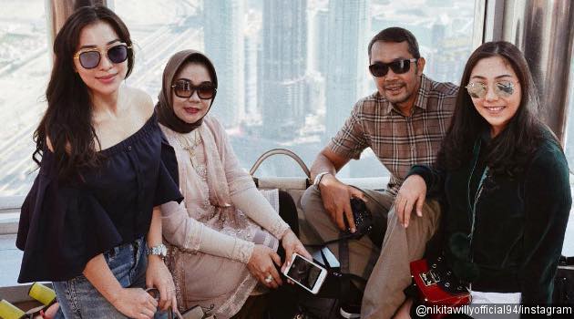 Usai Asisten dan Sopir, Nikita Willy Boyong Keluarga Besar Ibadah Umrah
