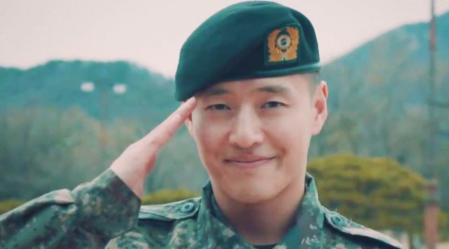 Sapa Fans Saat Wamil, Kang Ha Neul Promosikan Diskusi Anggaran Militer