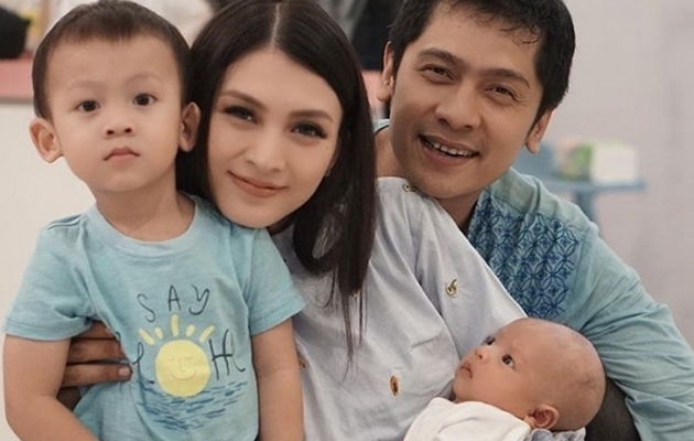 Ini Cara Donita Hadapi Anak Saat Tantrum dan Cemburuan