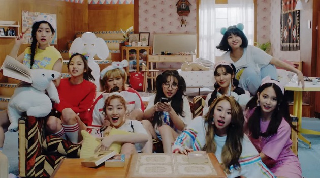 Lucunya Member Twice Mencari Arti Cinta Lewat MV 'What is Love?'