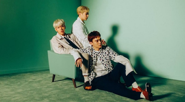 EXO-CBX Suguhkan Kesan Seksi dan Dewasa di MV 'Blooming Days'