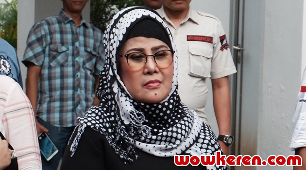 Elvy Sukaesih Tetap Santai Disomasi Penyanyi Singapura 